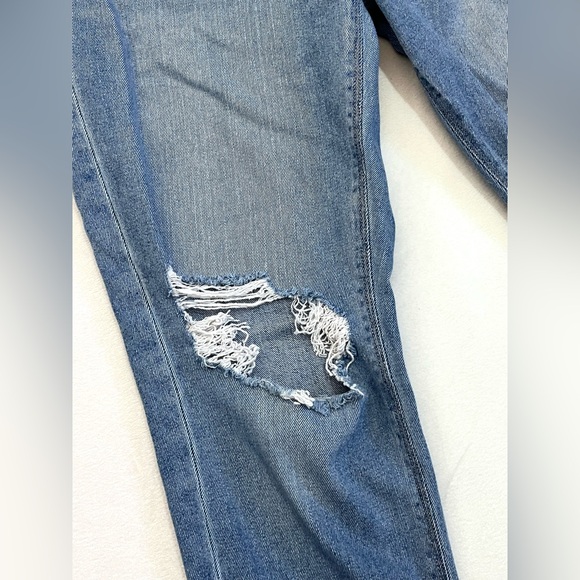 American Eagle Outfitters Classic Blue Distressed Women’s Mom Jeans Sz 4 Short - Picture 3 of 16